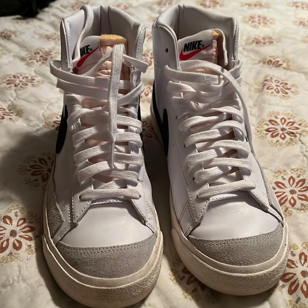 WOMEN'S NIKE BLAZER MID '77